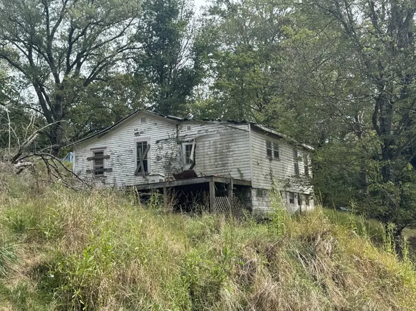 63 Walnut St, Salem, WV 26426