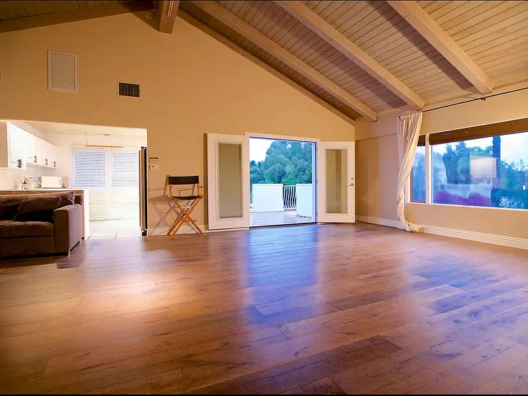 Parkway Calabasas — Photo 13