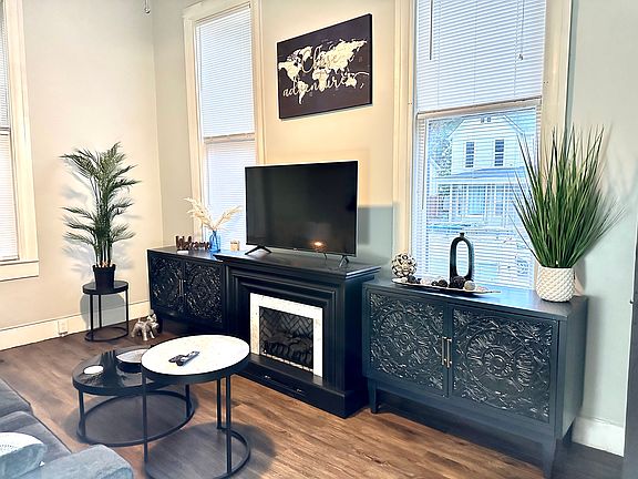 5th image of 901 SE 6th St APT B