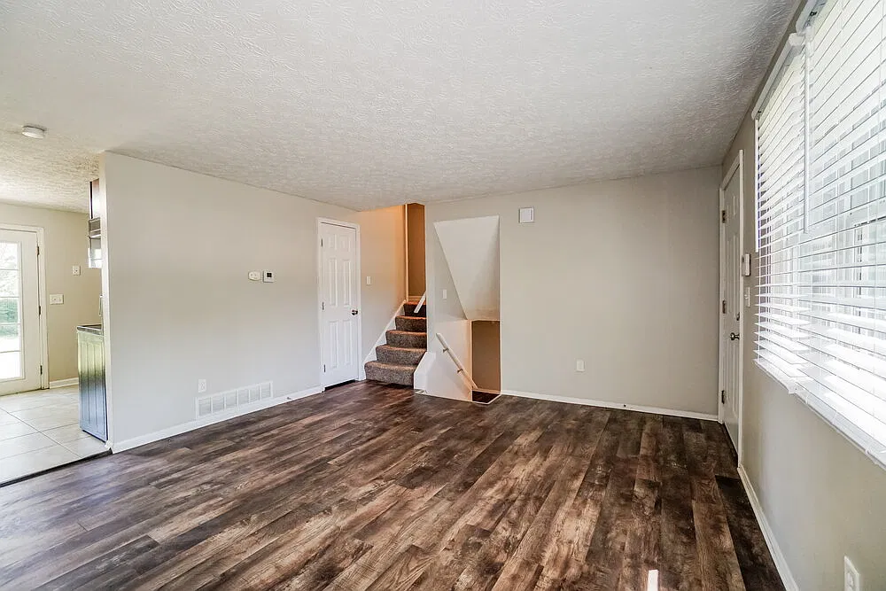 3 bed, 1.0 bath, 1168 sqft, $1,850 — Photo 4
