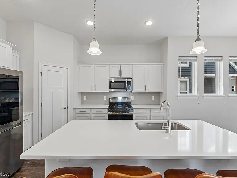 12027 Wade Park Ave — Photo 10