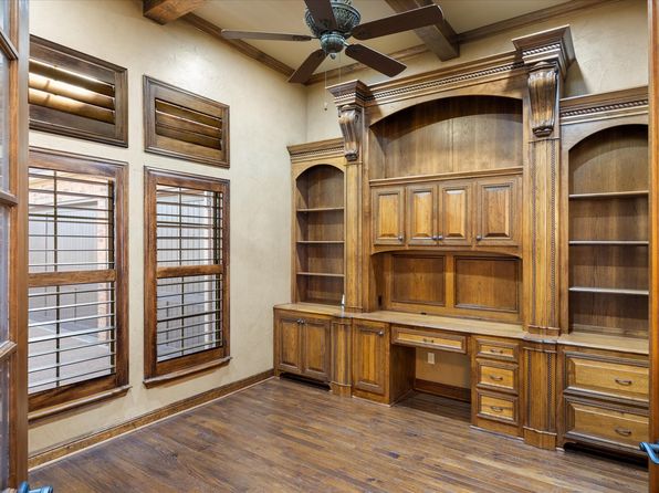 2307 Bordeaux Dr, Granbury, TX 76048
