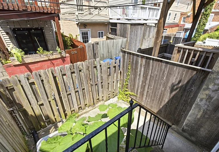 1214 Marshall St — Photo 15