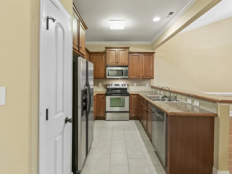 1624 Brook Hollow Dr #1-B — Photo 9