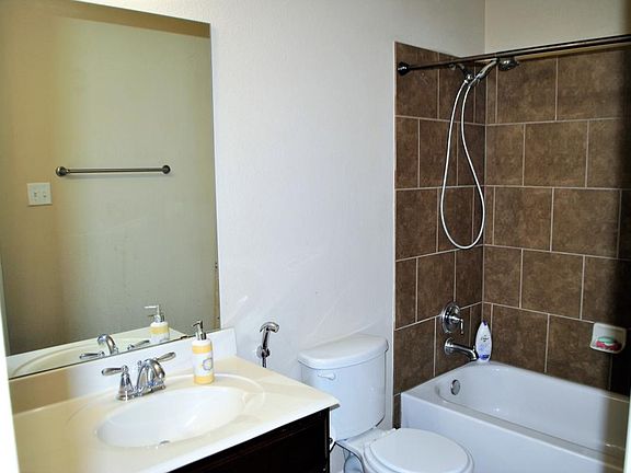 3rd image of 3734 Venice Dr