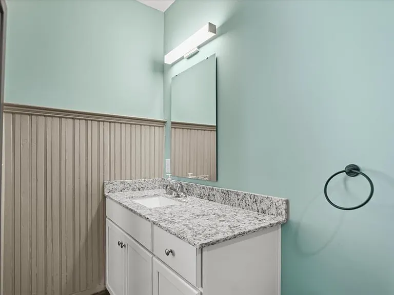 127H W Evans St — Photo 14