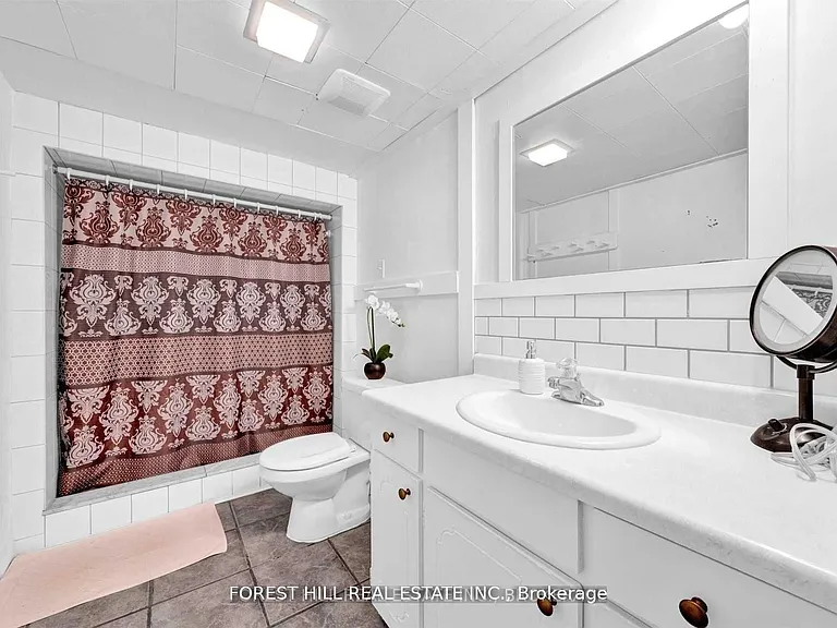 996 Bayview Ave #LOWER — Photo 8