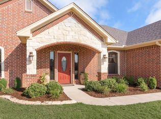 702 Meadow Ln, Bowie, TX 76230