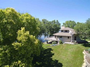 310 4th St, Fulton, IL 61252