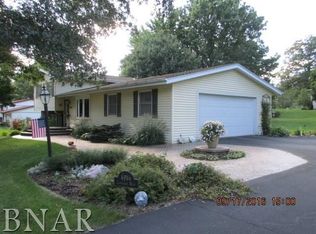 4946 Camelback Rd, Heyworth, IL 61745