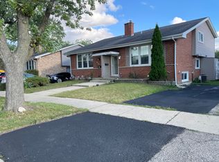 9137 Barberry Ln, Des Plaines, IL 60016
