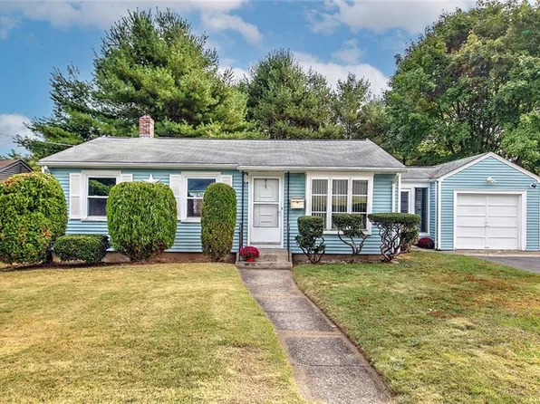 7 Crest Dr, Lincoln, RI 02865