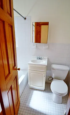 Rented by CITY SKYLINE REALTY INC | media 12