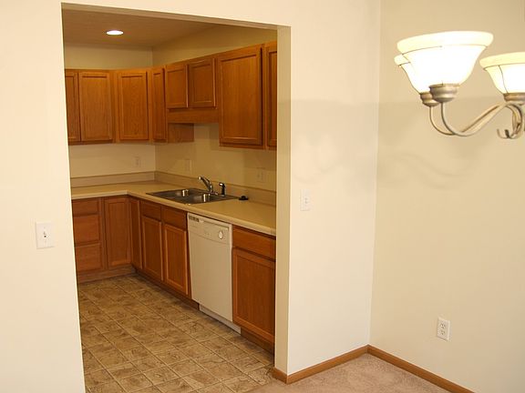 4th image of 102 Brookside Dr #D