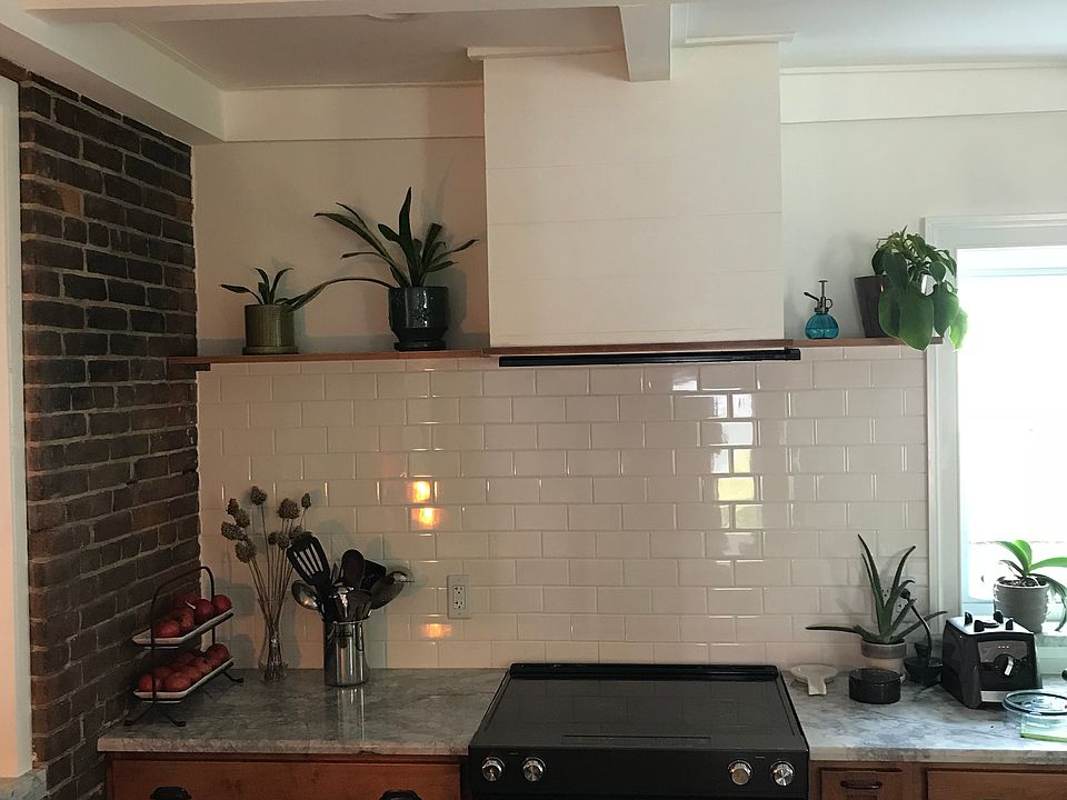 2nd image of 209 S Pitt St