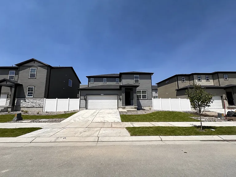565 E Lintel Rd — Photo 1