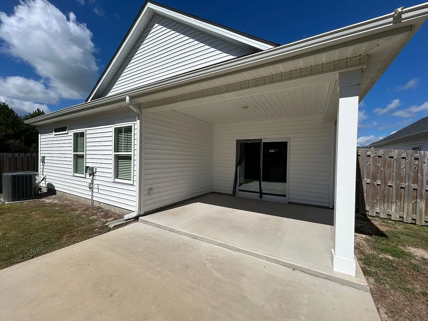 4-Bed, 2-Bath | Lewis Creek Landing — Photo 2