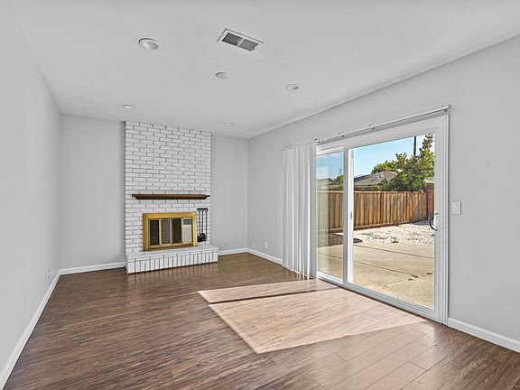 3rd image of 2869 Fairfax Ct
