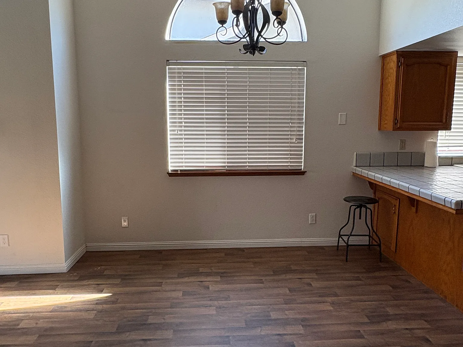 3 bed, 1300 sqft, $2,100 — Photo 4