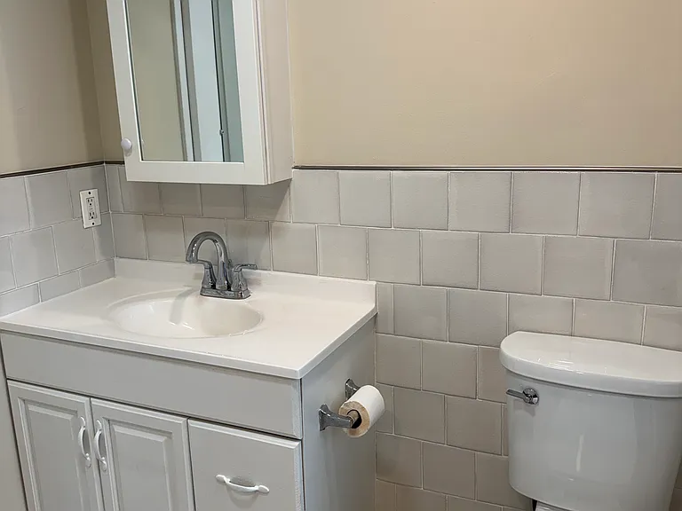 21 Reservoir Rd #4 — Photo 8