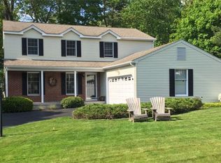 176 Lincoln Dr, Glastonbury, CT 06033