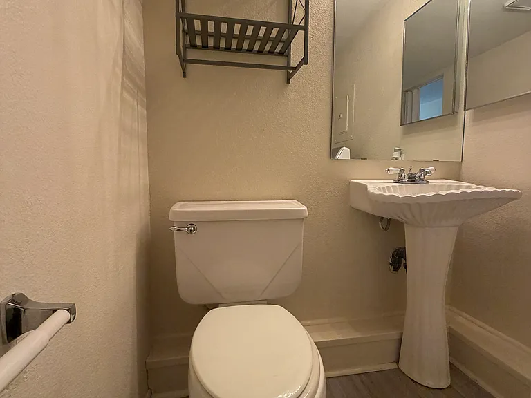 Downstairs 1/2 Bath