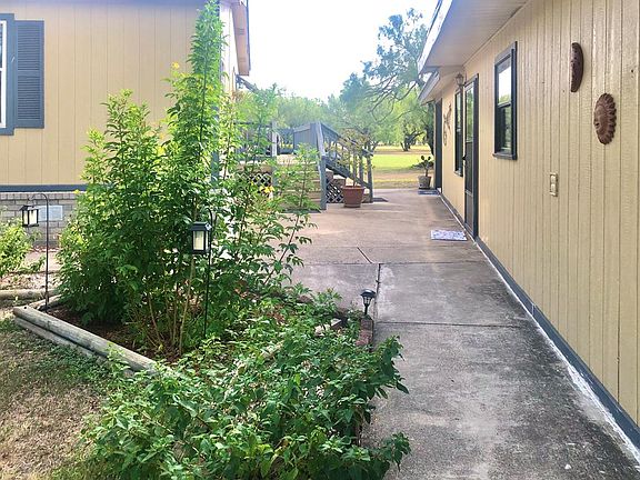 2nd image of 333 Fairway Cir