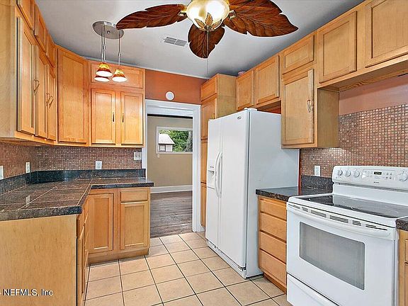 2nd image of 5053 APPLETON Avenue