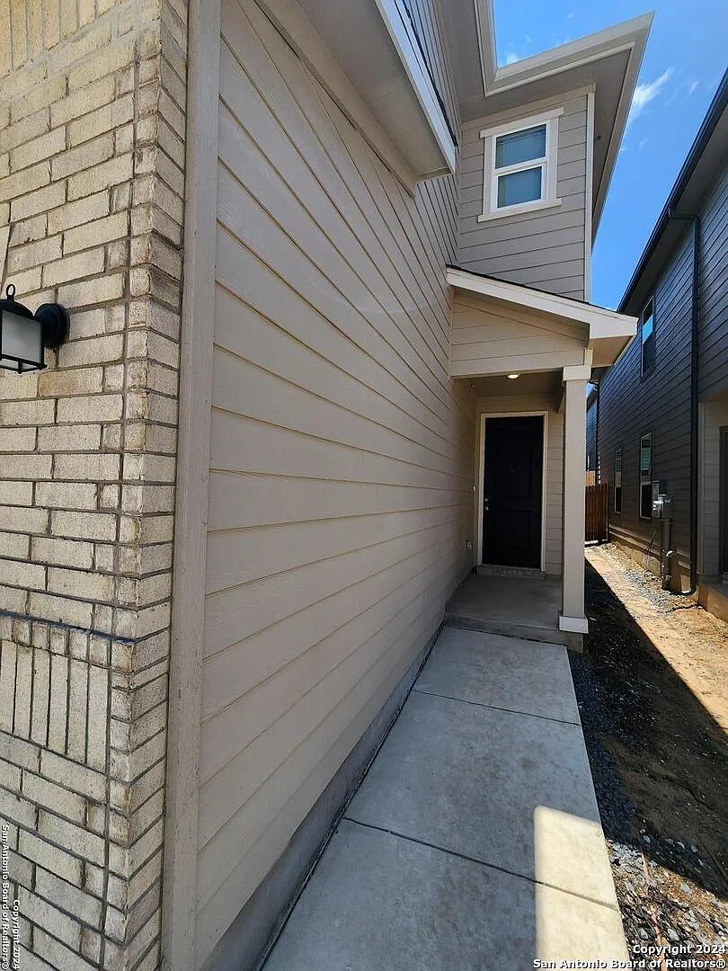 4 bed, 2080 sqft, $2,500 — Photo 3