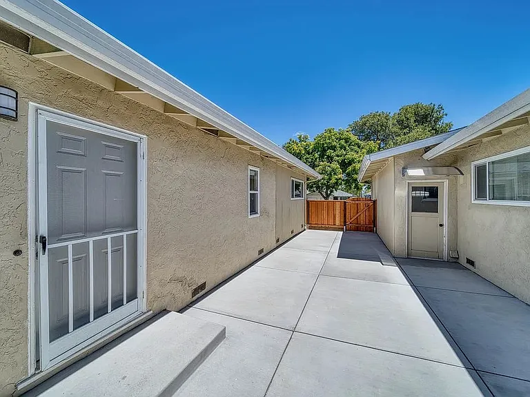 877 Miller Ave — Photo 17