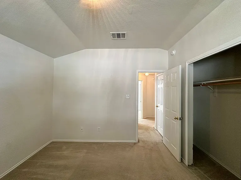 4700 Sydney Harbour Ct — Photo 41