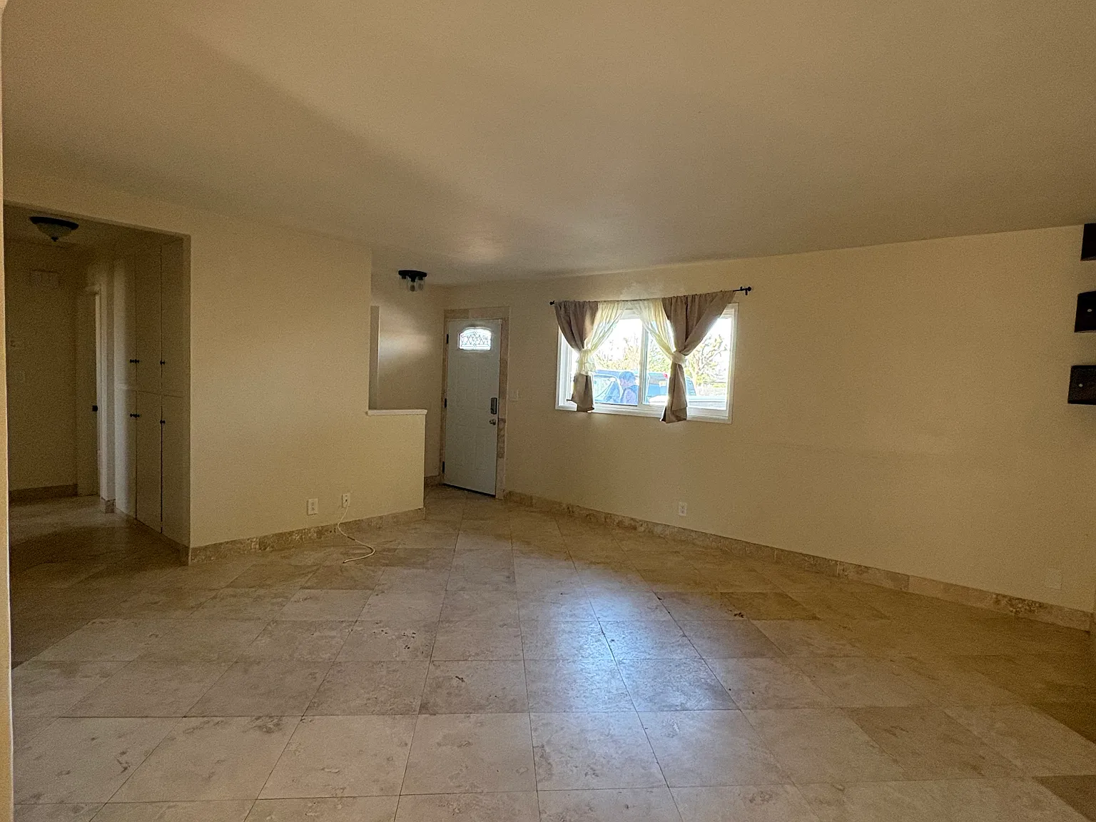 2 bed, 900 sqft, $2,060 — Photo 4