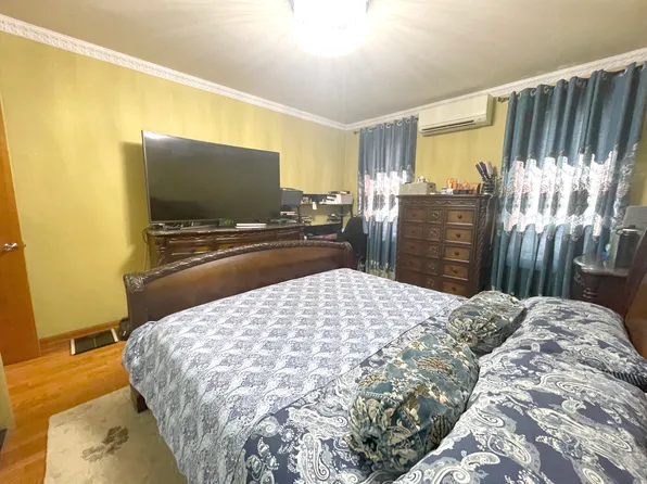 2963 Voorhies Avenue image 32 of 53