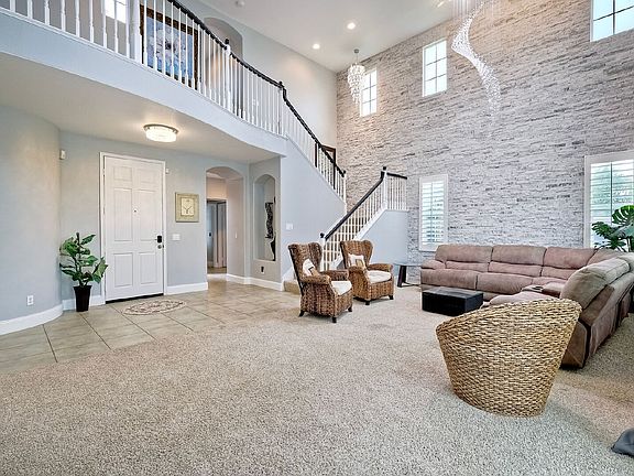 4th image of 561 Rush Dr