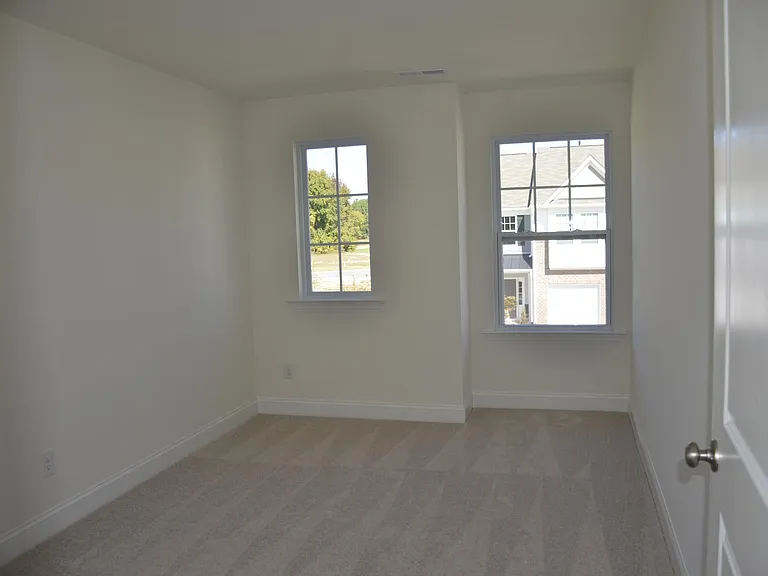 743 Ridge Cliff Ln — Photo 14