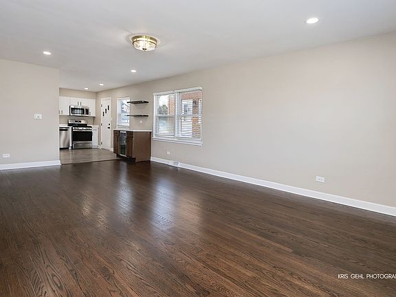 4th image of 447 S Elmhurst Rd