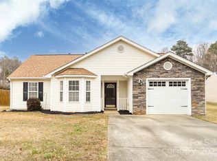 11015 Olde English Dr, Charlotte, NC 28216