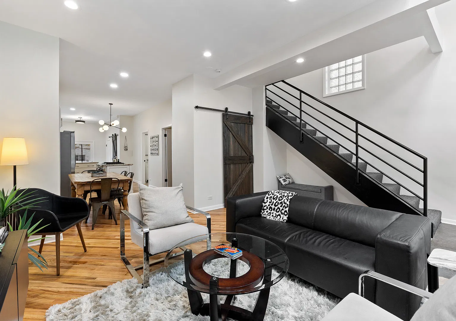 Luxury Furnished Bucktown Carriage House | 4 Bedrooms | 4 Bathrooms | — Photo 4