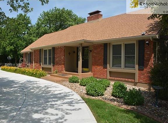 Lots of parking available with this wide driveway