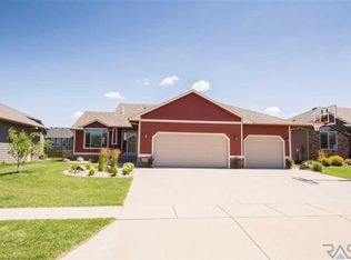 1204 S Thecla Ave, Sioux Falls, SD 57106
