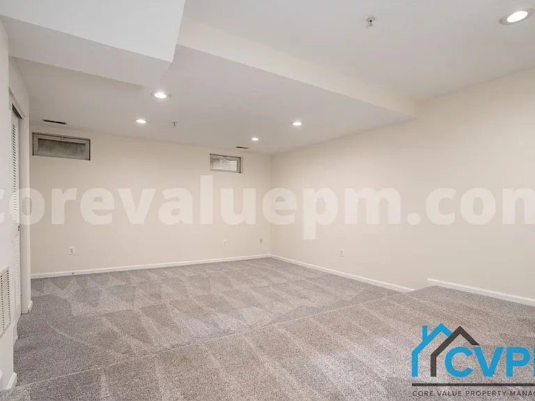255 Seneca Ter — Photo 24
