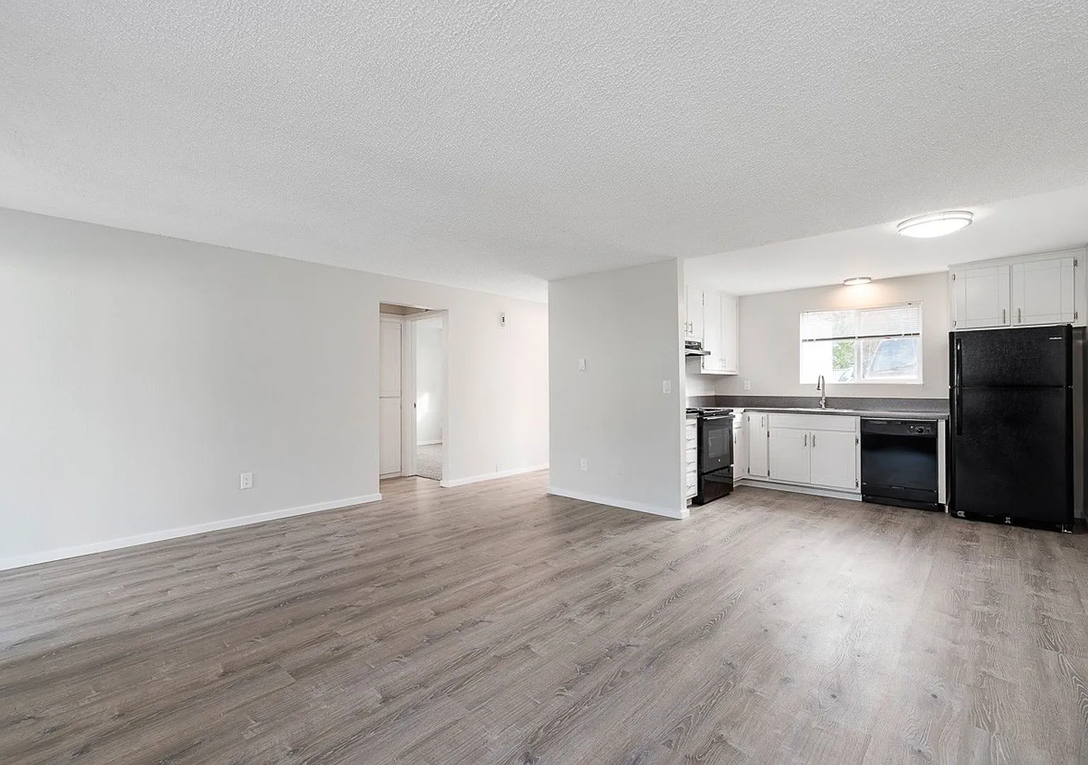 Somerset Apartments — Photo 4