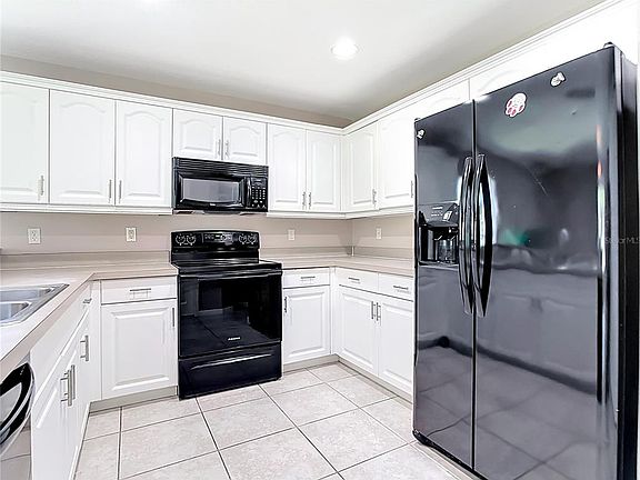 3rd image of 35 Mark Twain Ln