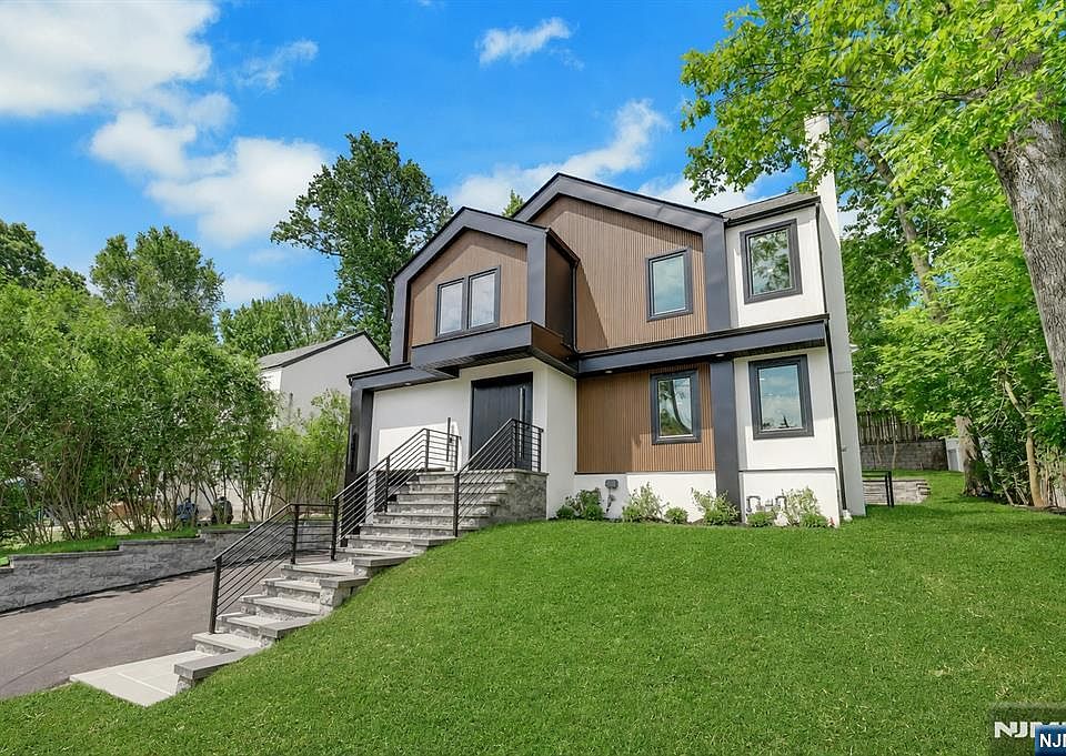 1st image of 279 Jefferson Ave