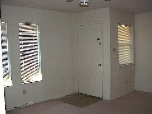 3rd image of 2467 Fort Worth St