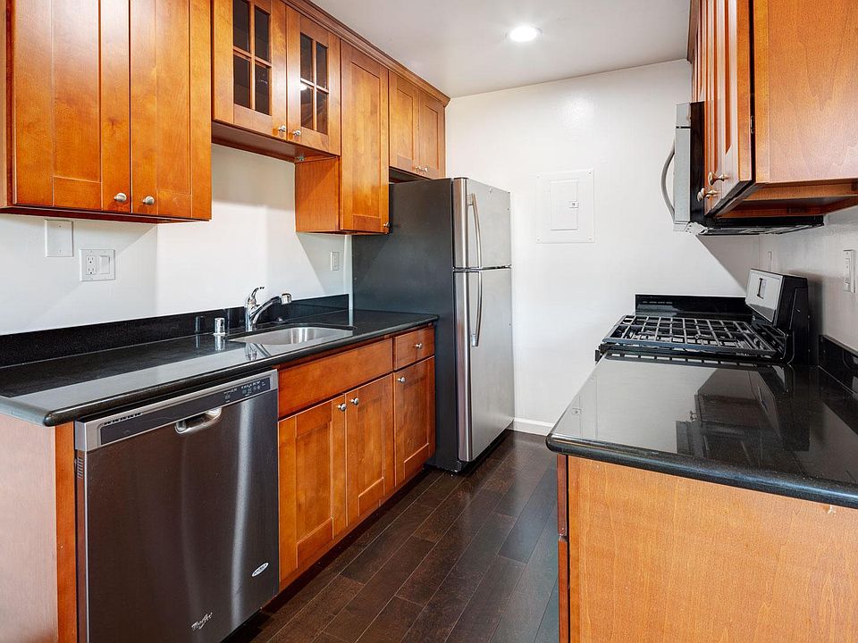 1st image of 214 Avery Ln