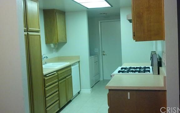 4th image of 2122 Hawthorne Ct