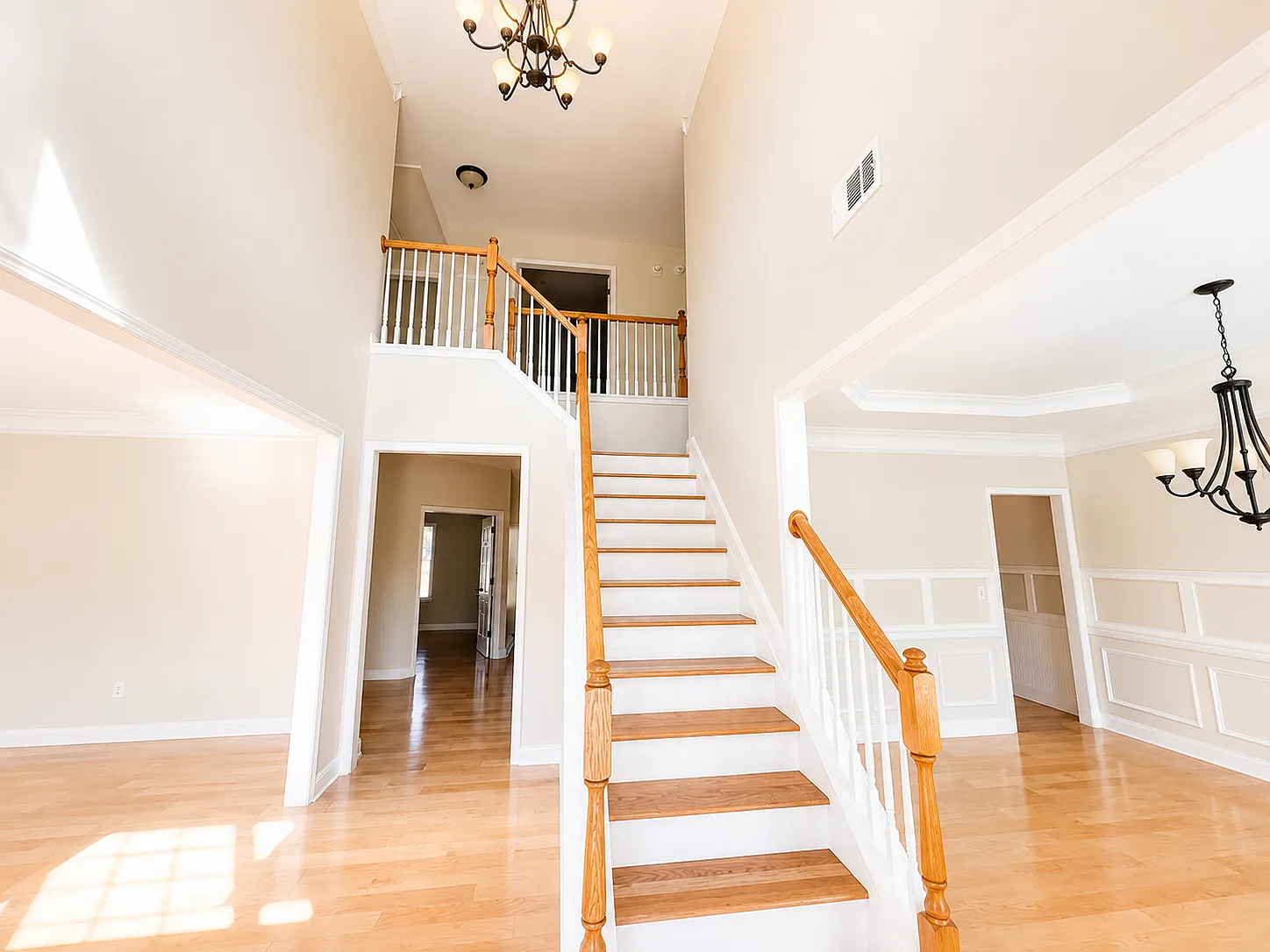 5 bed, 3.5 bath, 3500 sqft, $3,600 — Photo 2