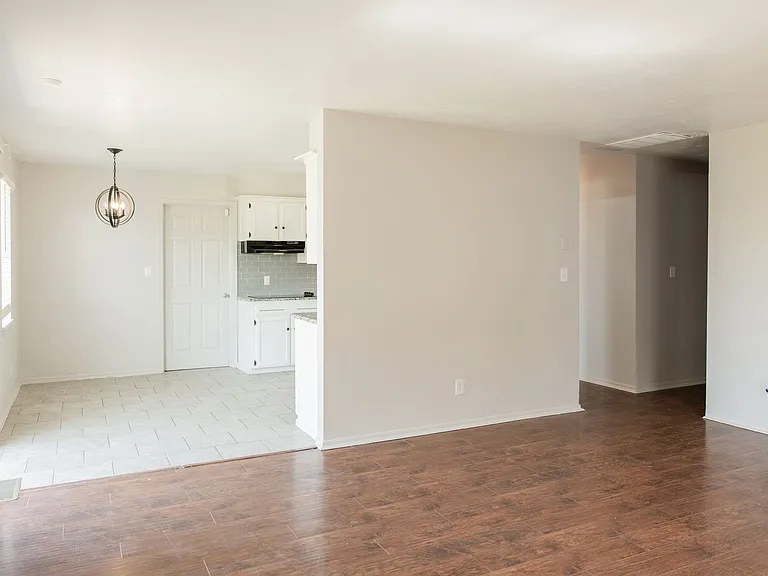 10517 N McKinley Ave — Photo 18