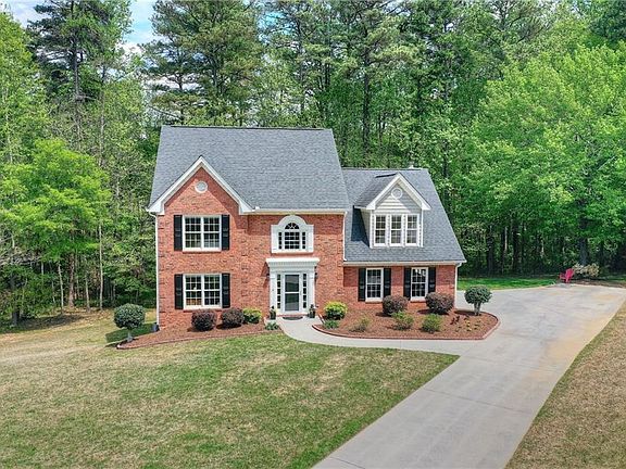 2nd image of 3500 Parkwood Hills Ct
